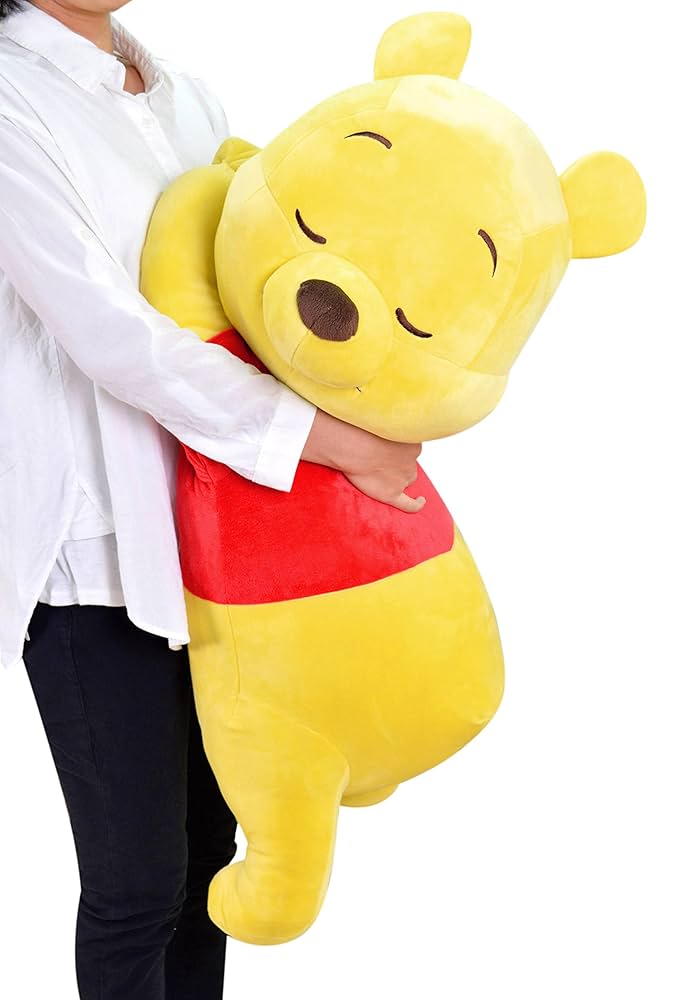 手触りの良いくまのプーさん　なでると癒やされます Amazon.co.jp: MORIPiLO くまのプーさん 抱き枕 ディズニー